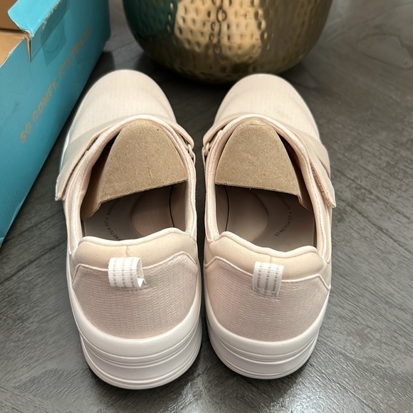 Bzees Women's Refresh Slip On Sneaker (WIDE) - Picture 6 of 11